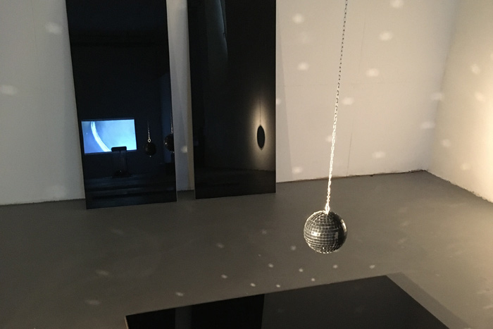 Input Output, Schwarz